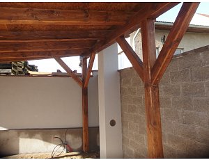 Novostavba altánku z dřevěné trámové konstrukce